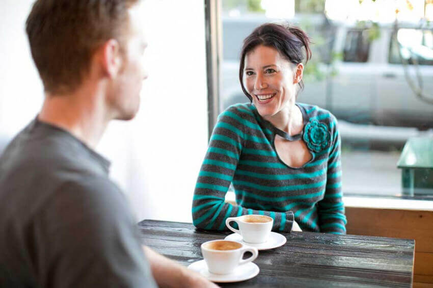 Dating Tipp: Lieber einen Kaffee beim ersten Date als ein Candlelight Dinner, den wenn du bei der Suppe bereits merkst, dass es nicht funkt ziehen sich die folgenden Gänge in die Ewigkeit.